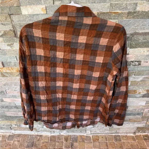 Button down - Picture 3 of 3